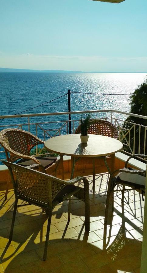 Anesis Seaview Apartment 2 نيوس مارماراس المظهر الخارجي الصورة